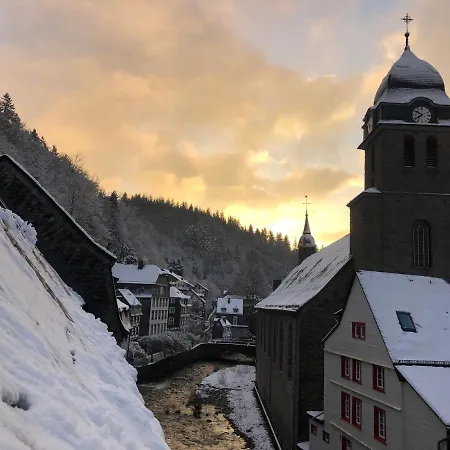 Ferienhaus An der Rur - 3 Apartments mitten in Monschau Exterior foto